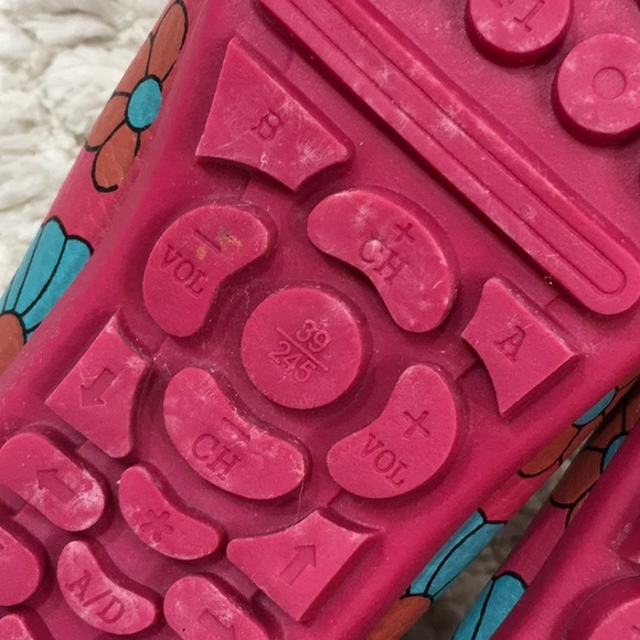 Floral leather remote control slip ons - Picture 5 of 7